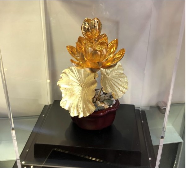 Biểu Tượng Sen Dát Vàng